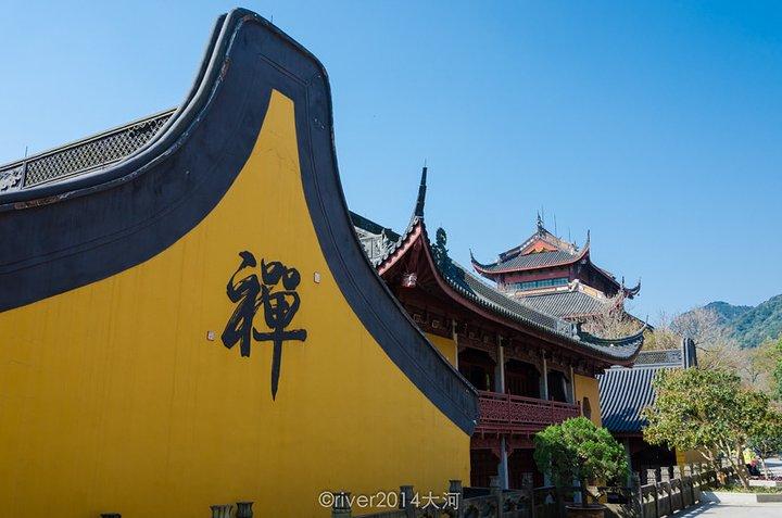 韬光寺始建于五代后晋天福三年距今有一千多年的历史这座寺庙登高望远