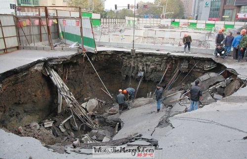 梦见地陷下去了是什么意思 梦见地陷是啥意思